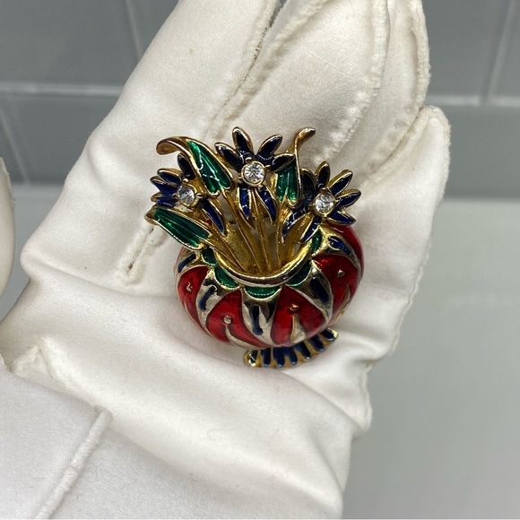 VTG 1940s BROOCH GOLD TONE RED/GREEN ENAMELED FLOWER BASKET W/ PAVED RHINESTONES - Picture 11 of 11